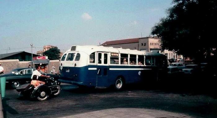 Τα θρυλικά μπλε λεοφορεια που ένωσαν τις γειτονιές με το κέντρο κατασκευάζονταν στην Ελλάδα 3